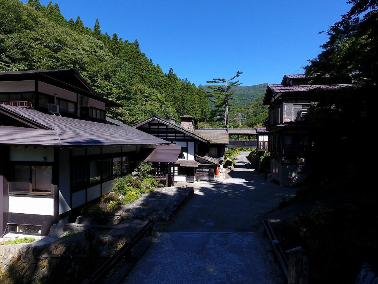 ホテル 法師温泉 長寿館 みなかみ町 エクステリア 写真