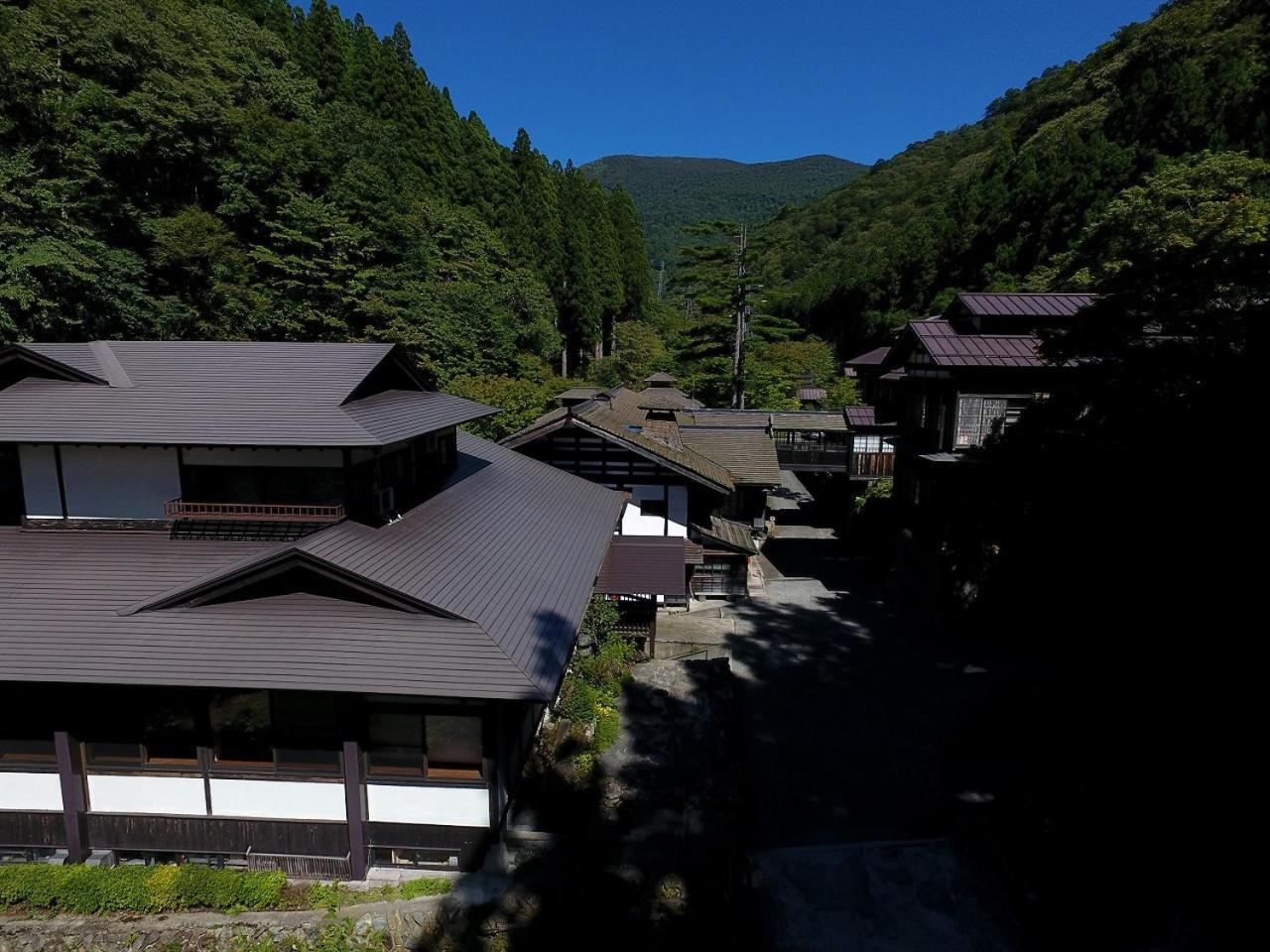 ホテル 法師温泉 長寿館 みなかみ町 エクステリア 写真