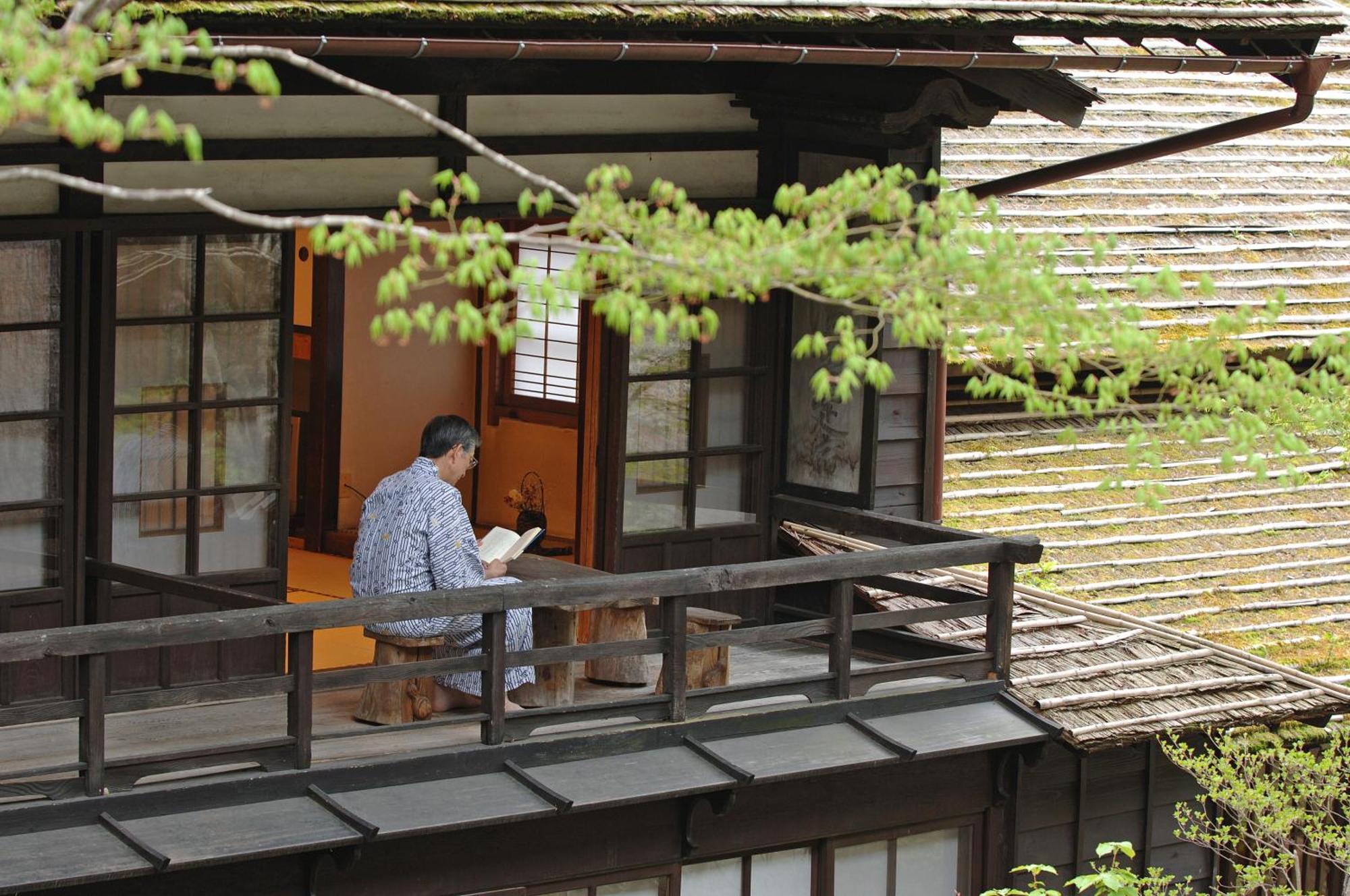 ホテル 法師温泉 長寿館 みなかみ町 エクステリア 写真