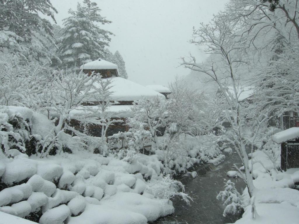 ホテル 法師温泉 長寿館 みなかみ町 エクステリア 写真