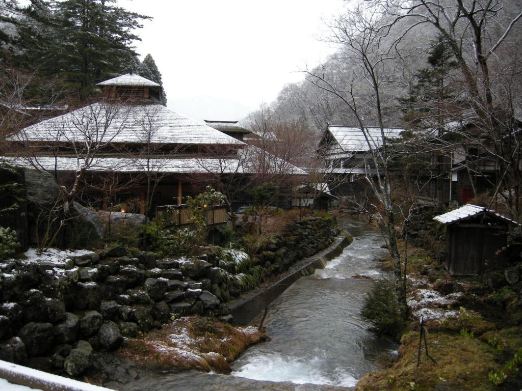 ホテル 法師温泉 長寿館 みなかみ町 エクステリア 写真